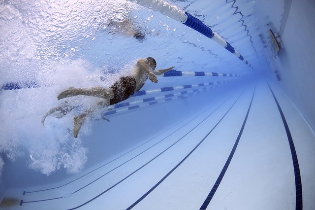 שחייה למבוגרים | קורס שחייה | אימון שחייה – שיעורי שחייה למבוגרים